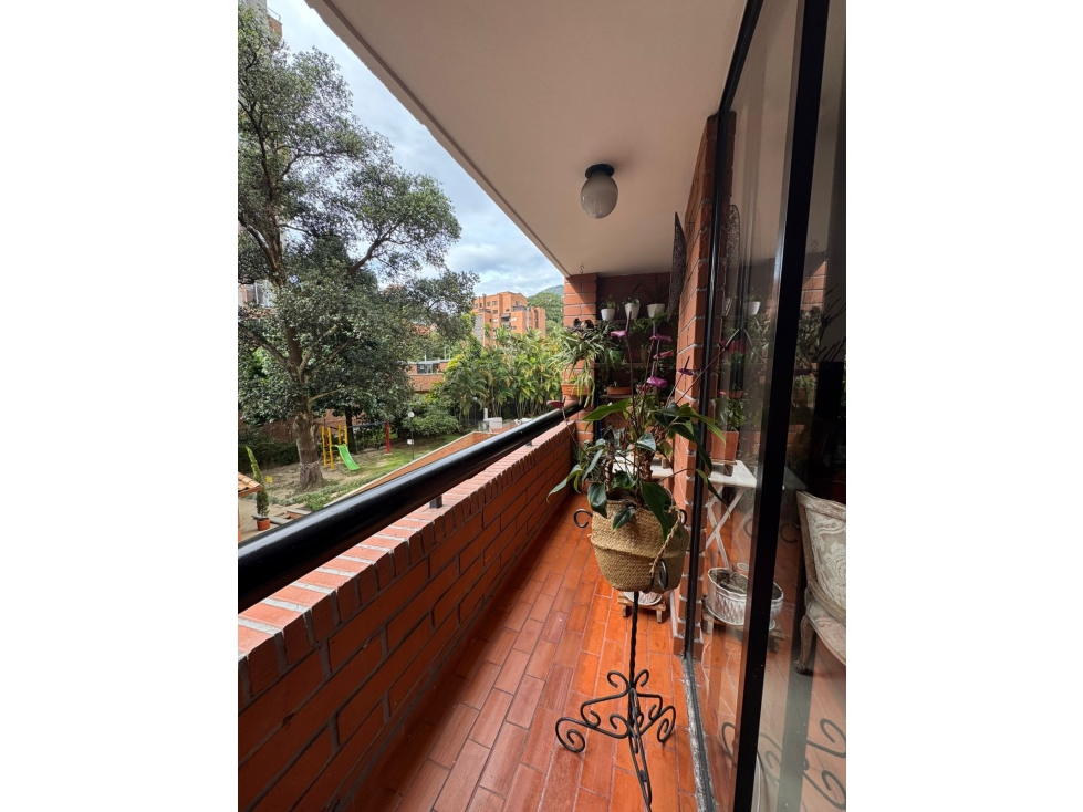 Se vende apartamento en Poblado, sector Los Balsos