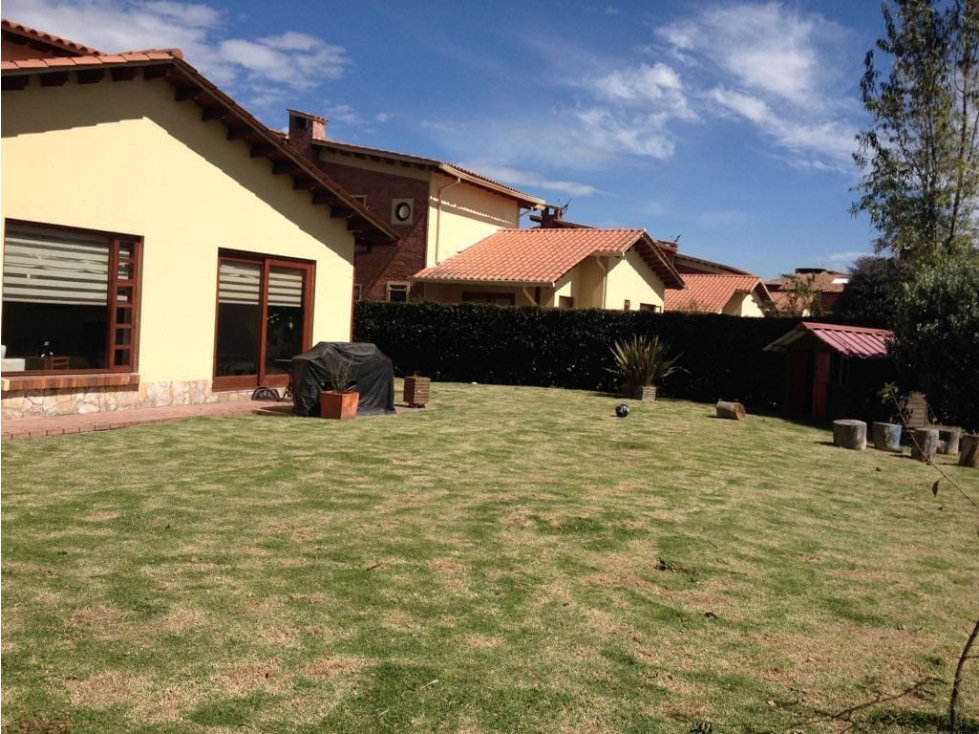 T Casa en venta con jardín privado, La Balsa, Chía