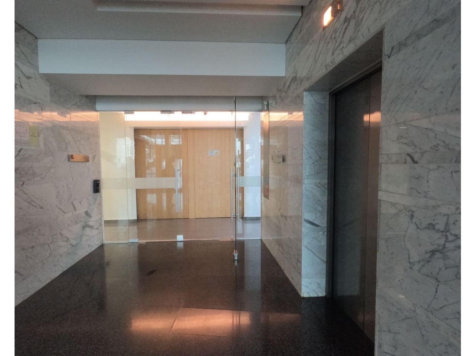 Oficina amoblada en arriendo en El Nogal, Bogotá — foto 6