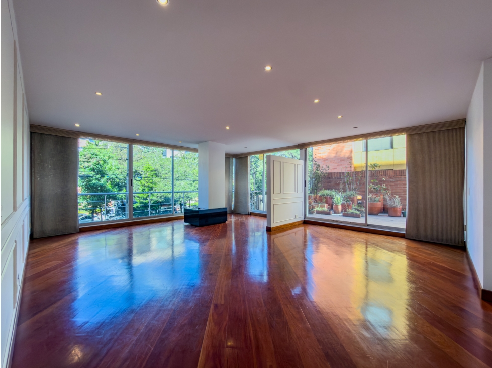 Apartamento con amplia terraza en venta en Santa Paula, Bogotá D.C.