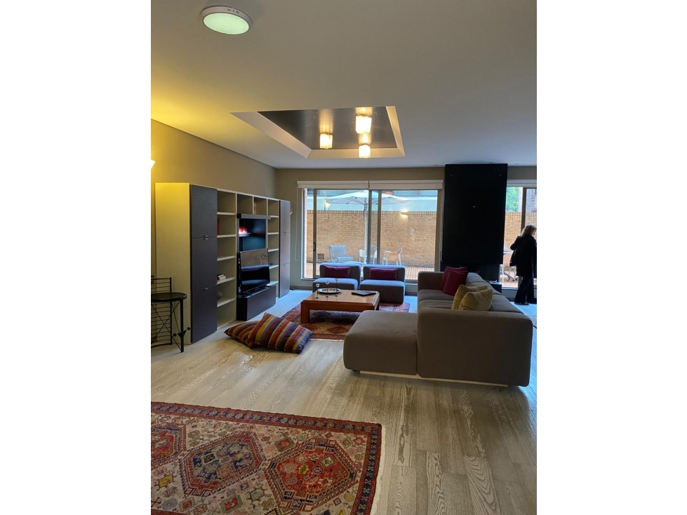 Apartamento amoblado con terraza en arriendo en Chicó Norte