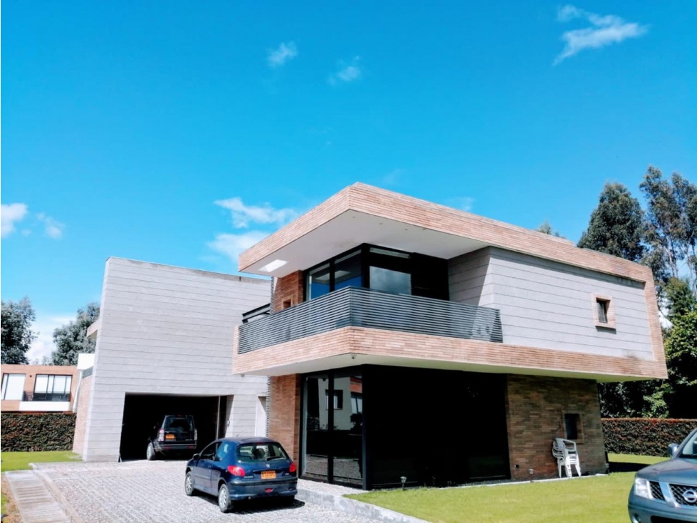 T casa de lujo en venta; San Simon - Bogotá D.C.