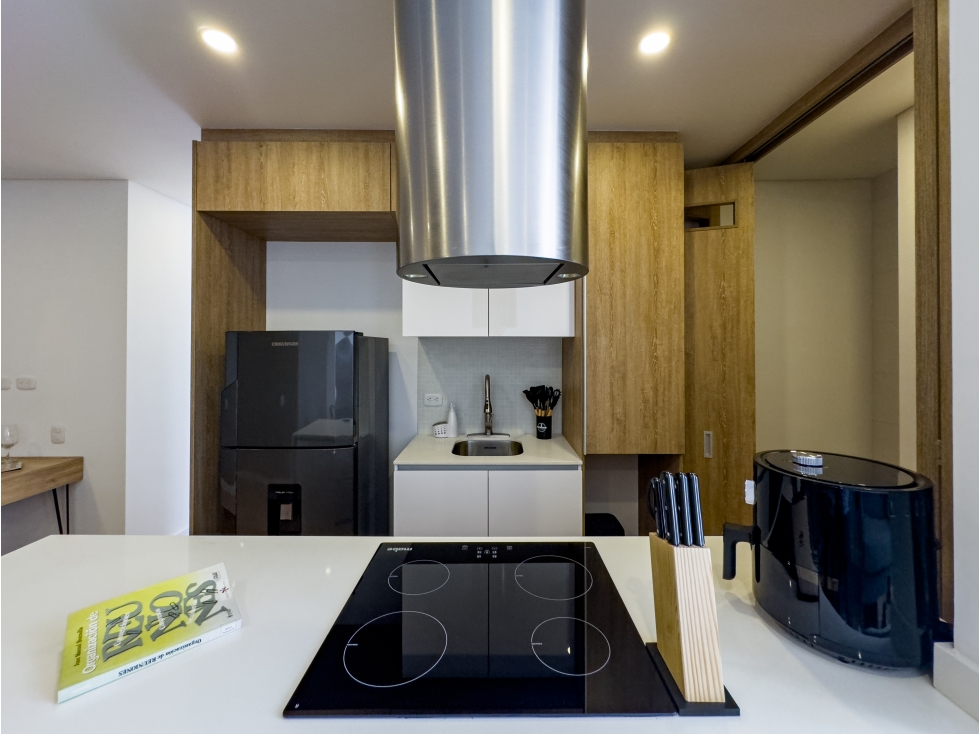 Apartamento moderno con balcón en venta en Santa Bárbara, Bogotá — foto 2