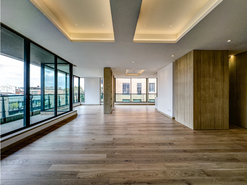 Amplio apartamento con balcón en venta, La Cabrera, Bogotá D.C.