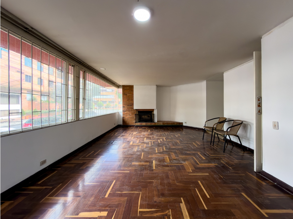 Apartamento con terraza en venta en Santa Bárbara, Bogotá D.C. — foto 2