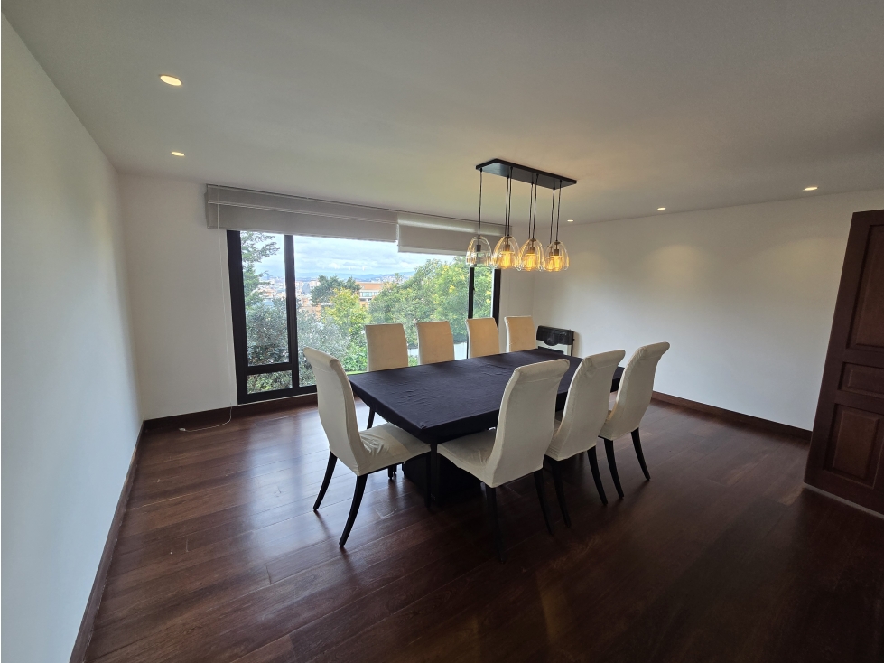 NA Casa con jardín y vista en arriendo en Refugio Alto, Bogotá