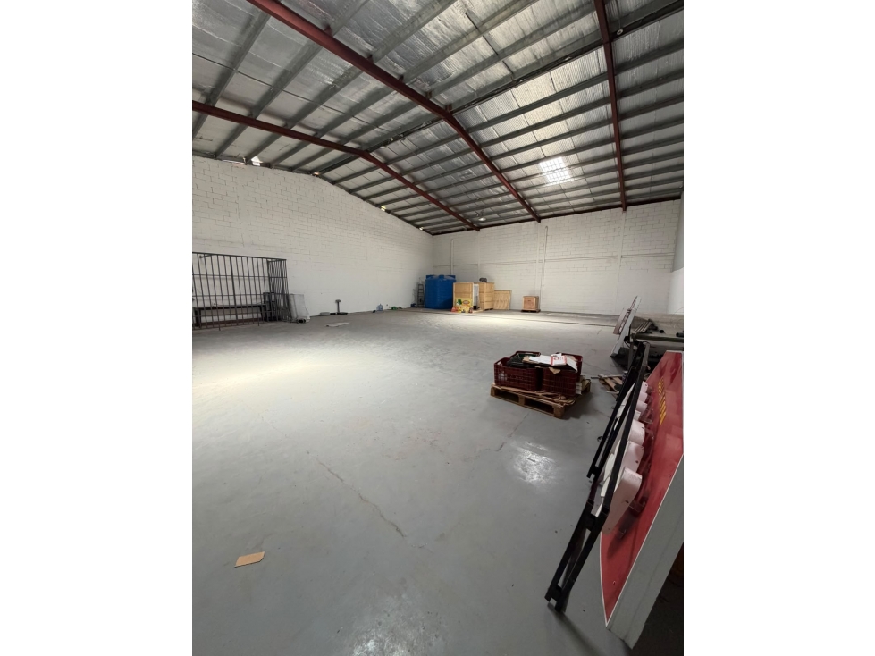 Alquiler de local comercial / bodega en Aguadulce - 1
