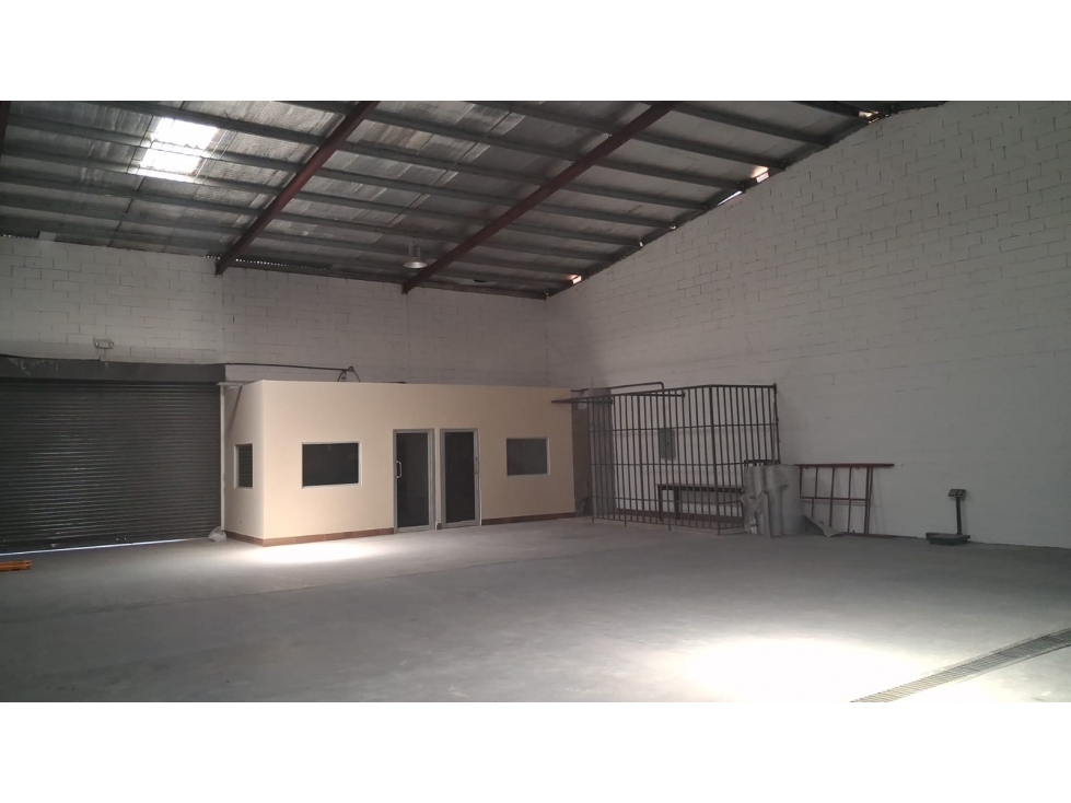 Alquiler de local comercial / bodega en Aguadulce - 2