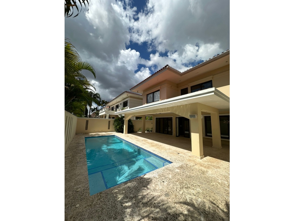 Venta de casa en Costa del Este PH Camelias