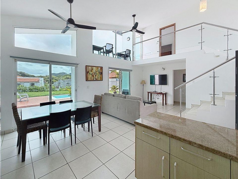 Venta de casa amueblada en Playa Malibú Nueva Gorgona