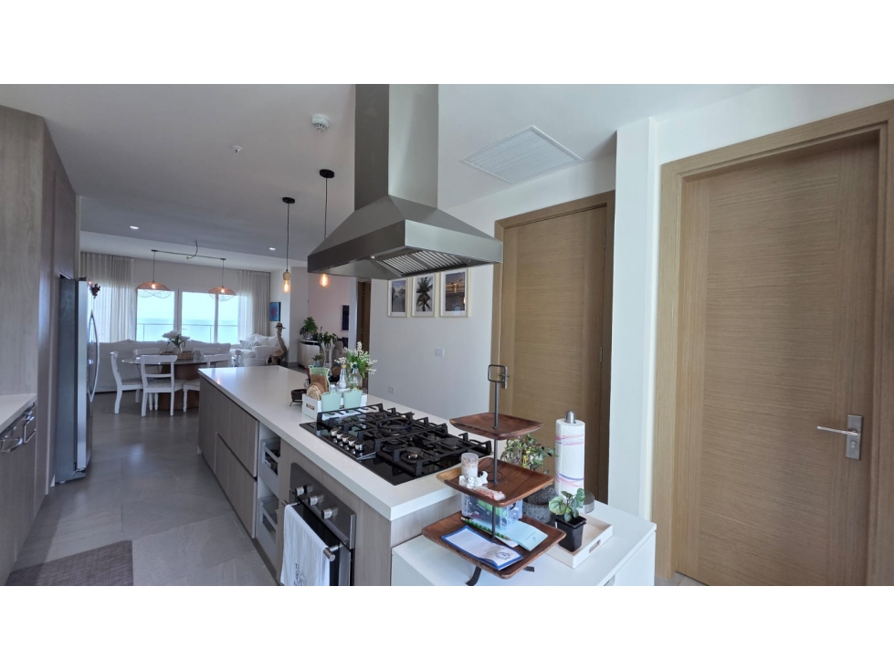 Venta de Exclusivo Apartamento Frente al Mar Playa Escondida, Colón - 4