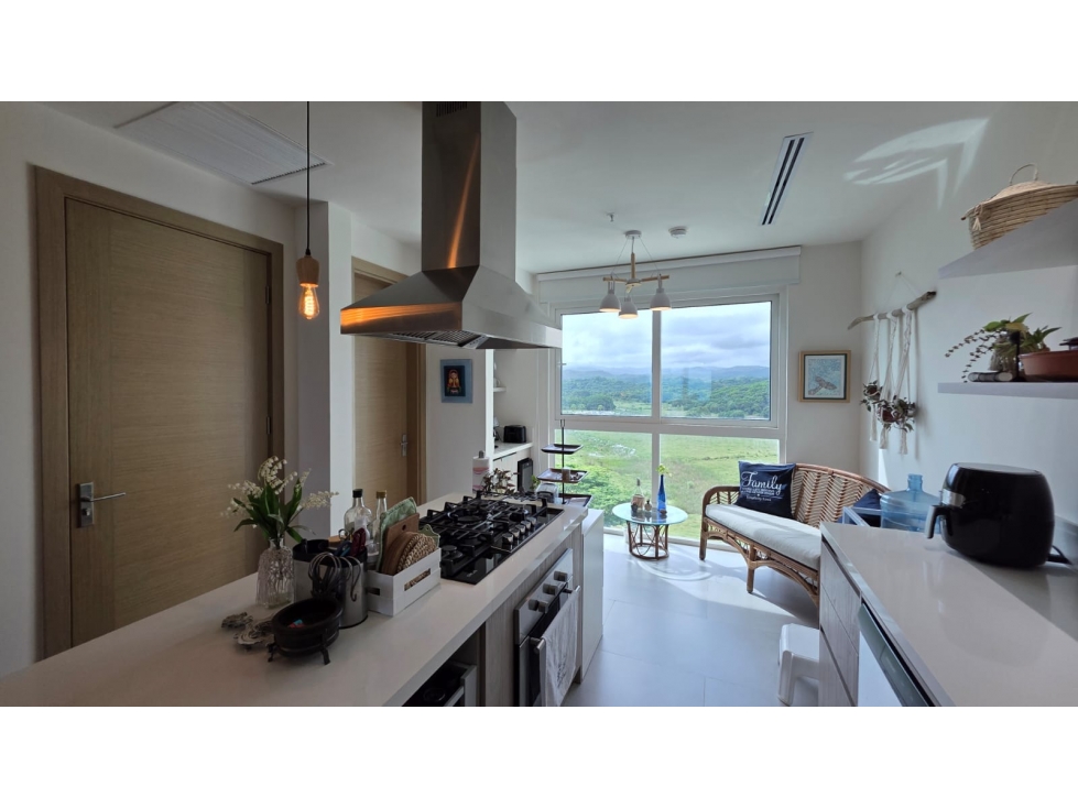 Venta de Exclusivo Apartamento Frente al Mar Playa Escondida, Colón - 2