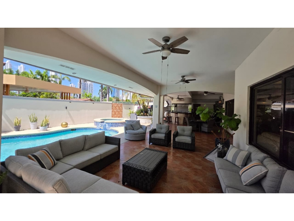 Venta de casa en Costa del Este PH Antigua