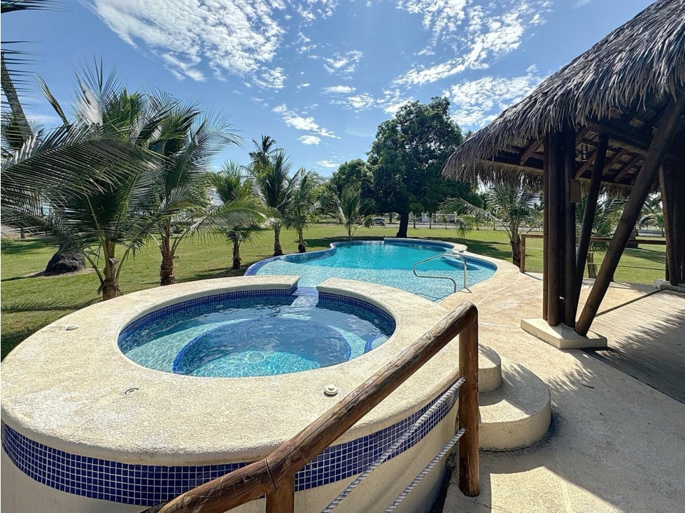 Venta de Casa en Coco Beach , Puerto Armuelles - 1