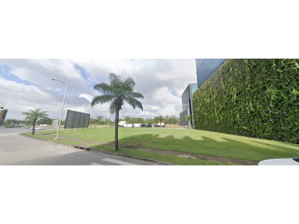 Terreno en venta en Santa María Business District - 2