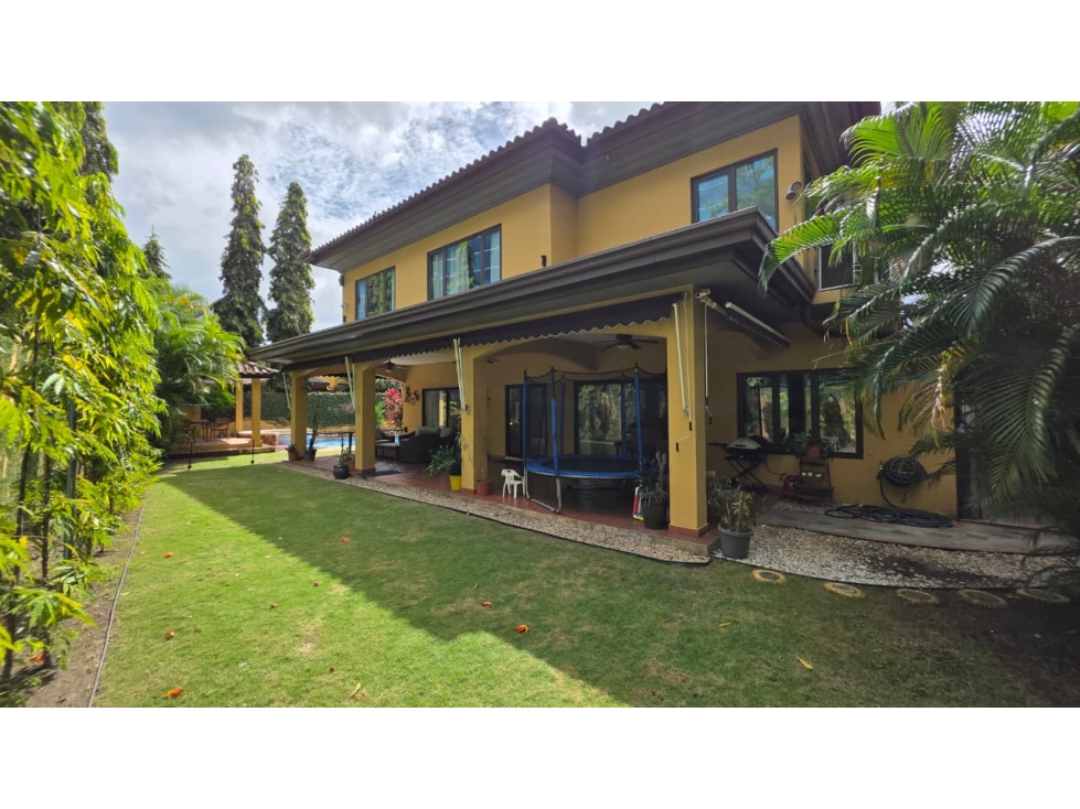 Venta de casa en Costa del Este PH Antigua