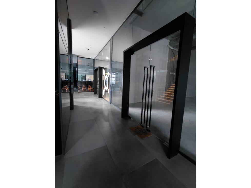Alquiler de local comercial en Nuovo Armani Doble altura | Obra gris — foto 4