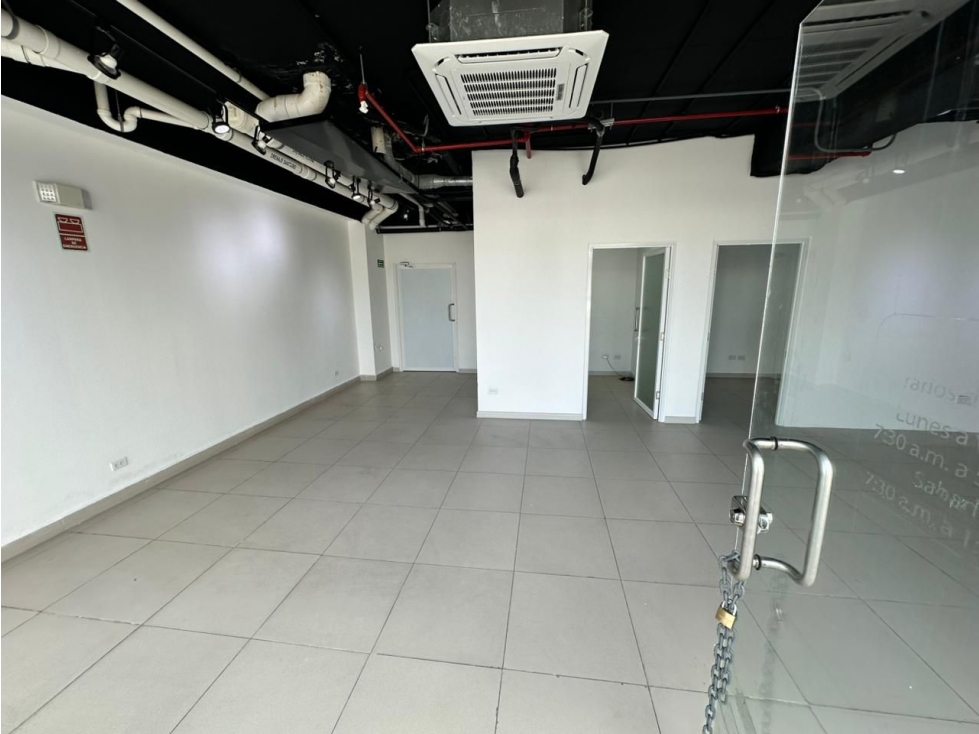 Alquiler de local comercial en Vía Porras City Plaza — foto 6