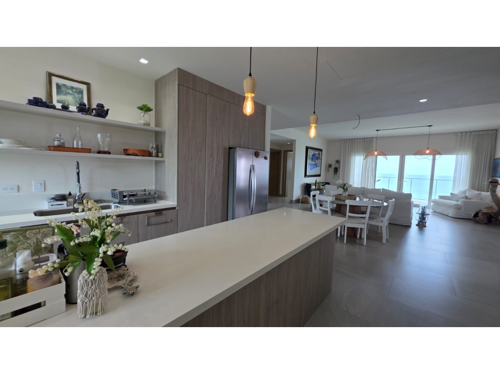 Venta de Apartamento Frente al Mar Playa Escondida, Colón