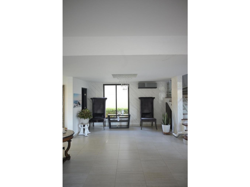 VENTA HERMOSA CASA EN ESQUINA DE PH NATIVA - PANAMÁ PACIFICO — foto 3