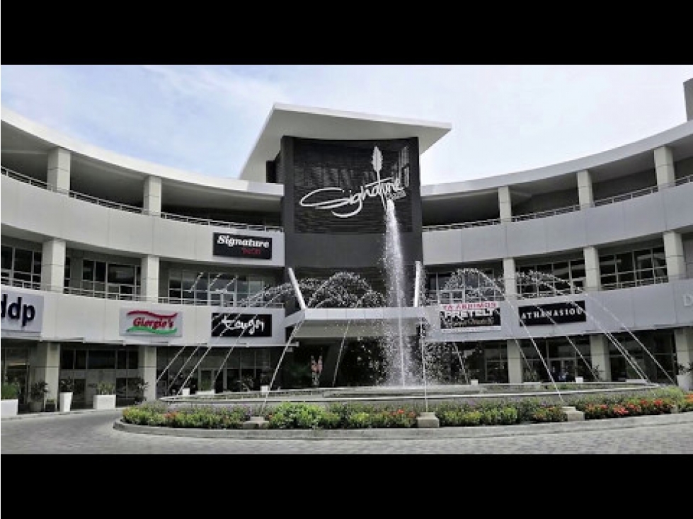 SE VENDE LOCAL COMERCIAL EN SIGNATURE PLAZA, BRISAS DEL GOLF - 1