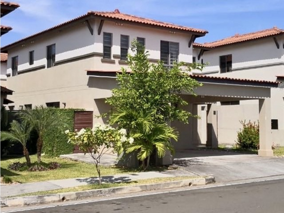 Casa Unifamiliar con Muro en Palmia, Woodlands, Panama Pacifico