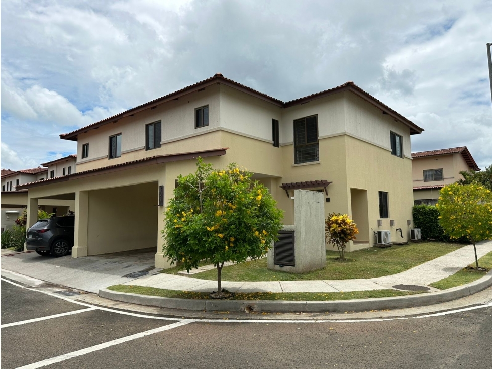 Casa Esquina en Woodlands, Panamá Pacífico