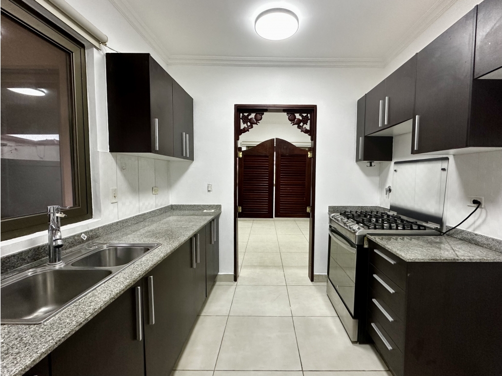 Casa Acogedora Precio Oportunidad en PH Woodlands, Panama Pacifico. - 3