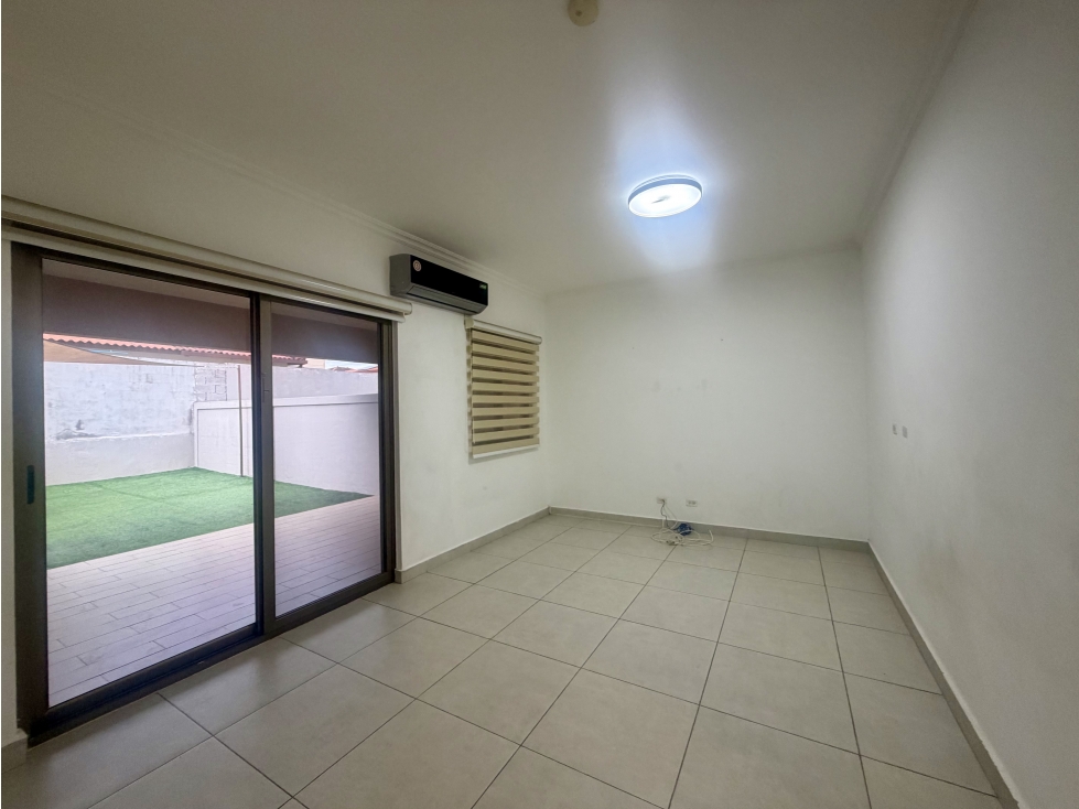 Casa Acogedora Precio Oportunidad en PH Woodlands, Panama Pacifico.
