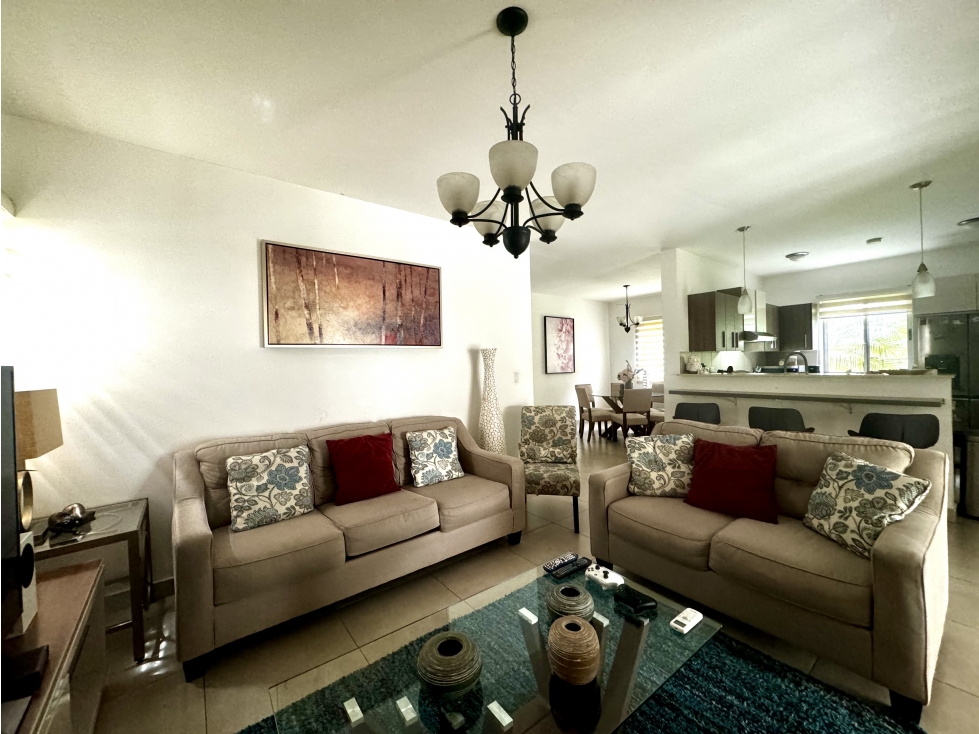 Casa en Esquina con Lote Grande en Palmia, Panamá Pacifico — foto 3