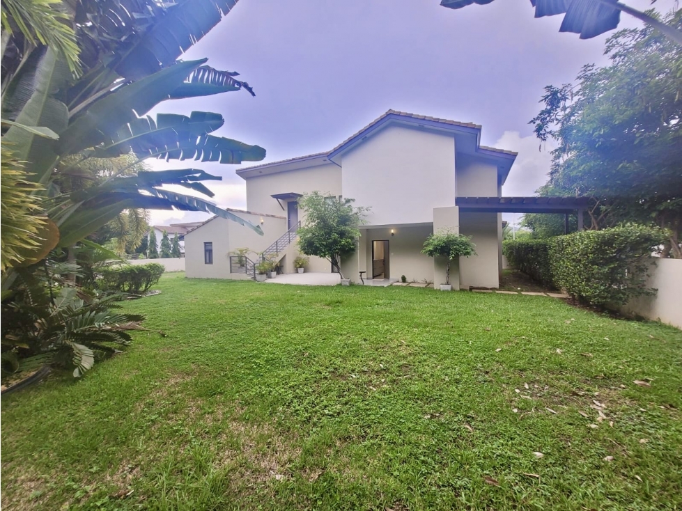Única Casa en Esquina con Lote Grande en PH Nativa, Panama Pacifico