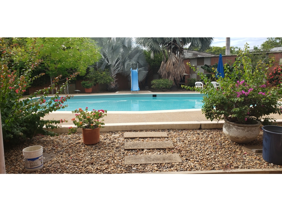 Casa de 6 hab y piscina en venta barrio La Magdalena - Girardot,