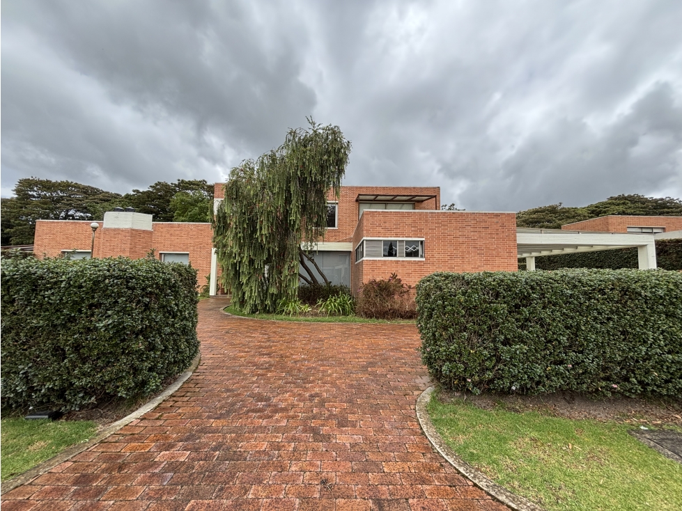 ARRIENDO CASA EN HACIENDA SAN SIMON
