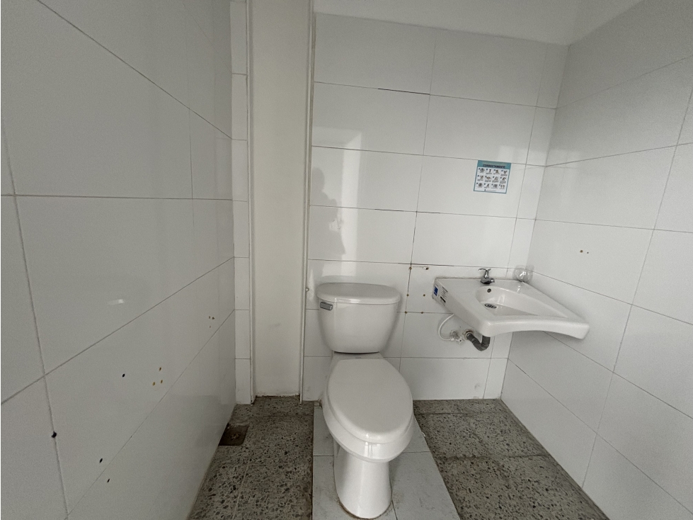 ARRIENDO LOCAL EN BELLA SUIZA — foto 4