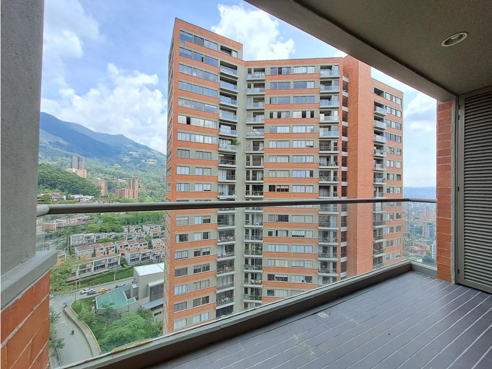 Apto en El Poblado Sector estratégico Avenidas Las Palmas — foto 2