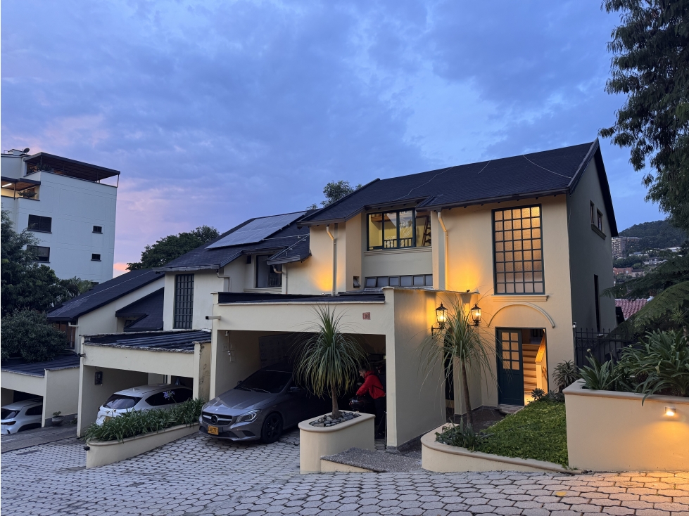 Casa amplia en Sector del Tesoro 235 m² en unidad exclusiva
