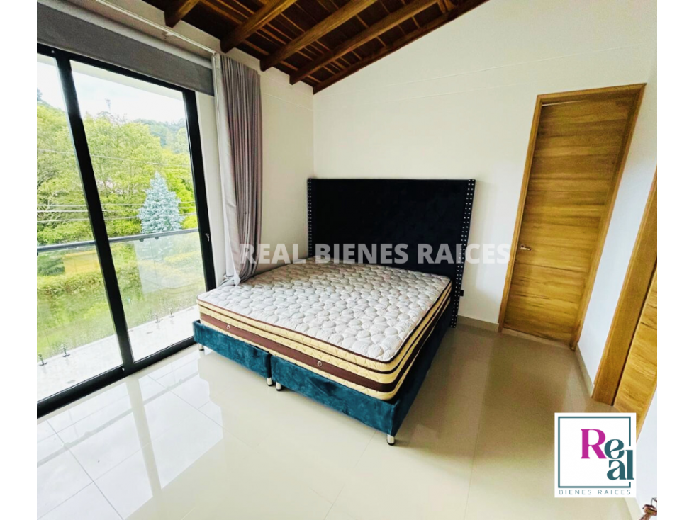 Hermosa casa esquinera en unidad abierta Zona de alta valorización — foto 6