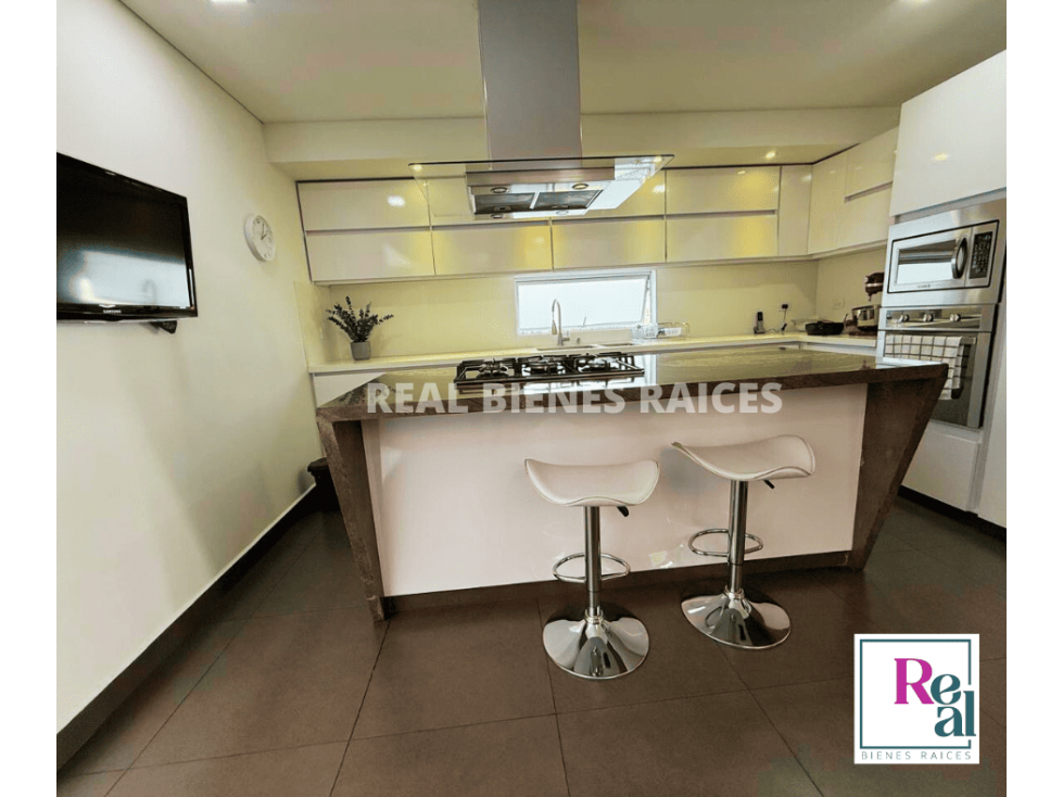 Casa Esquinera con hermosa panorámica en Unidad Cerrada Venta