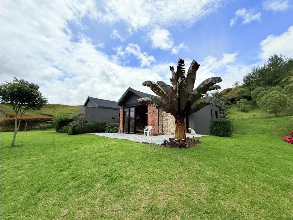 SE VENDE HERMOSA FINCA