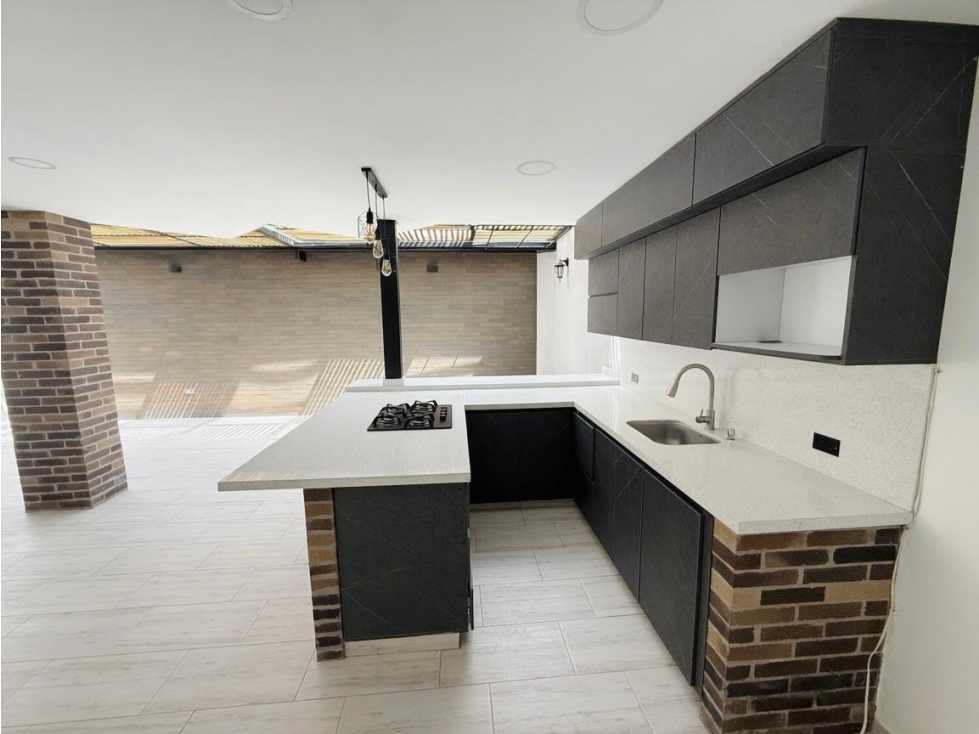 SE VENDE CASA EN UNIDAD CERRADA