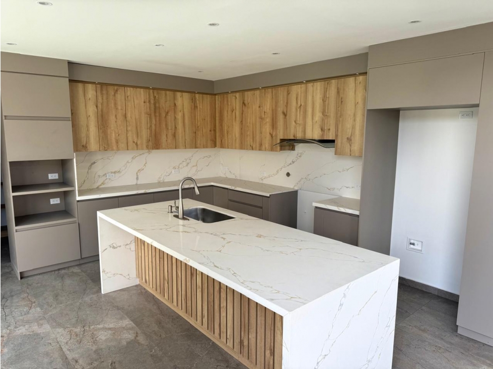 ESPECTACULAR CASA EN VENTA EN UNIDAD CERRADA