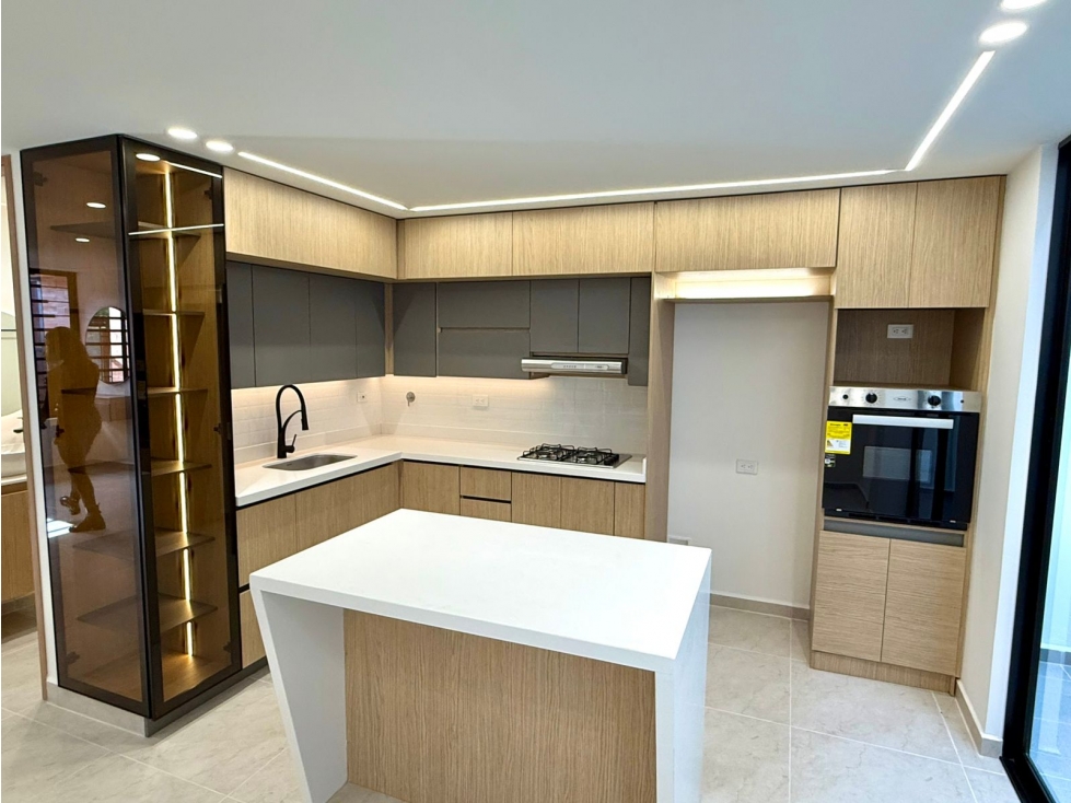 CASA NUEVA EN VENTA CERCA A VIVA