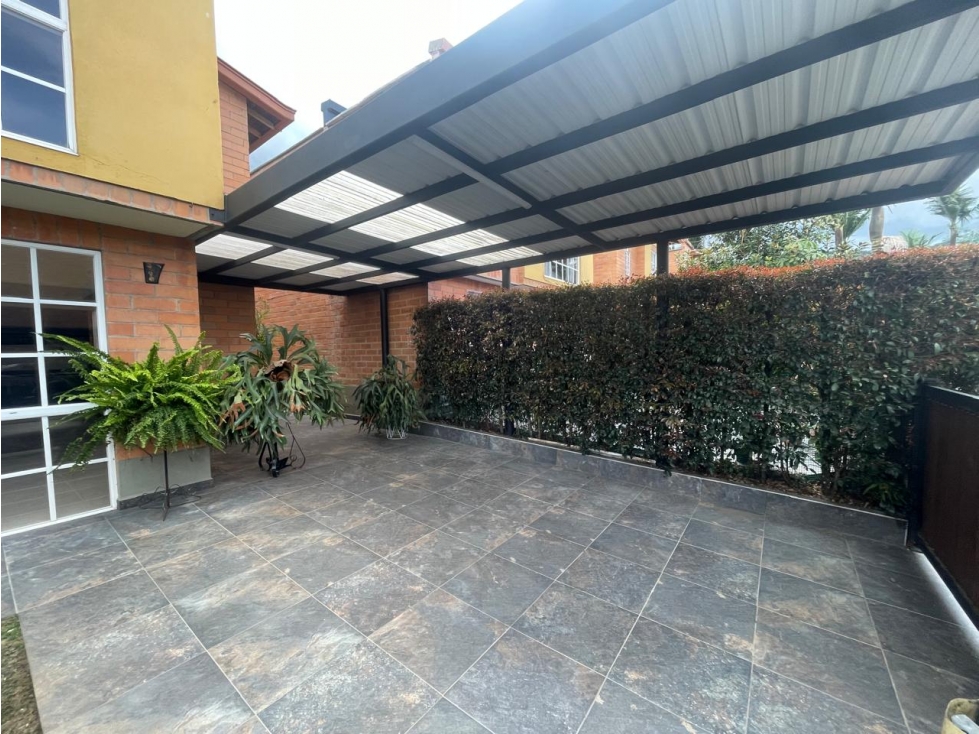 CASA EN ARRIENDO EN UNIDAD CERRADA