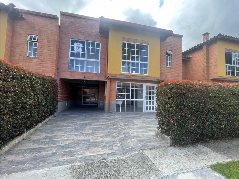 HERMOSA CASA EN ARRIENDO EN UNIDAD CERRADA