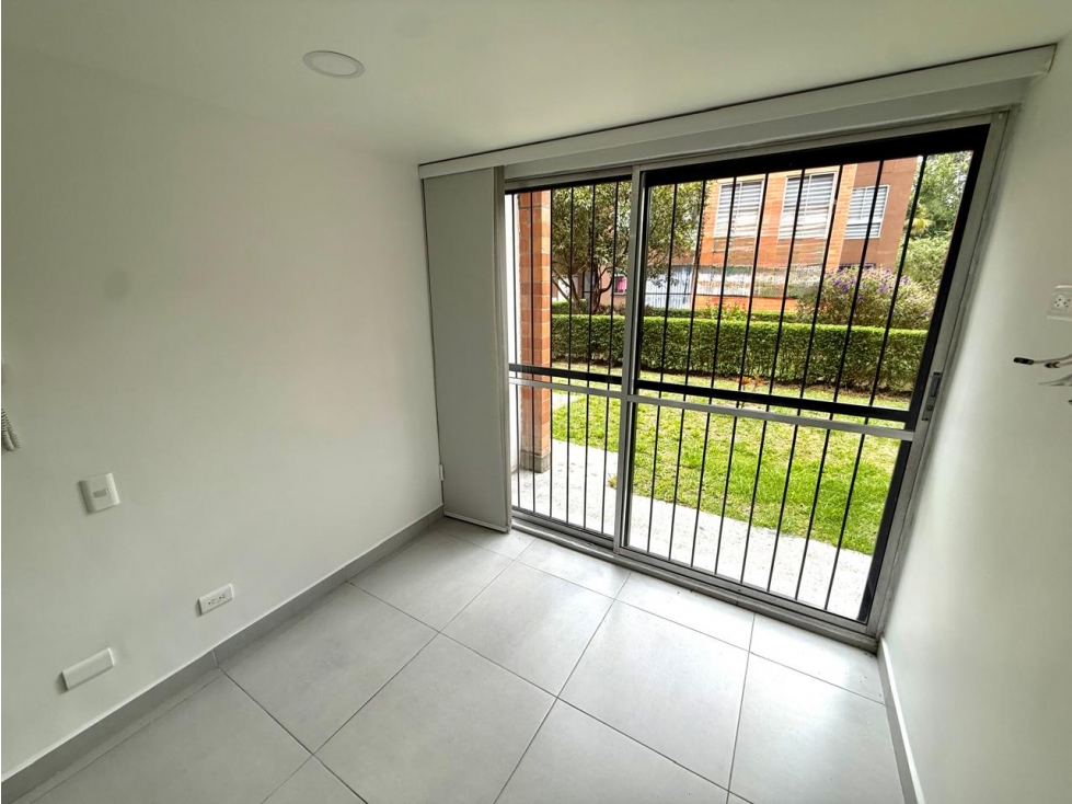 EXCELENTE APARTAMENTO PRIMER PISO