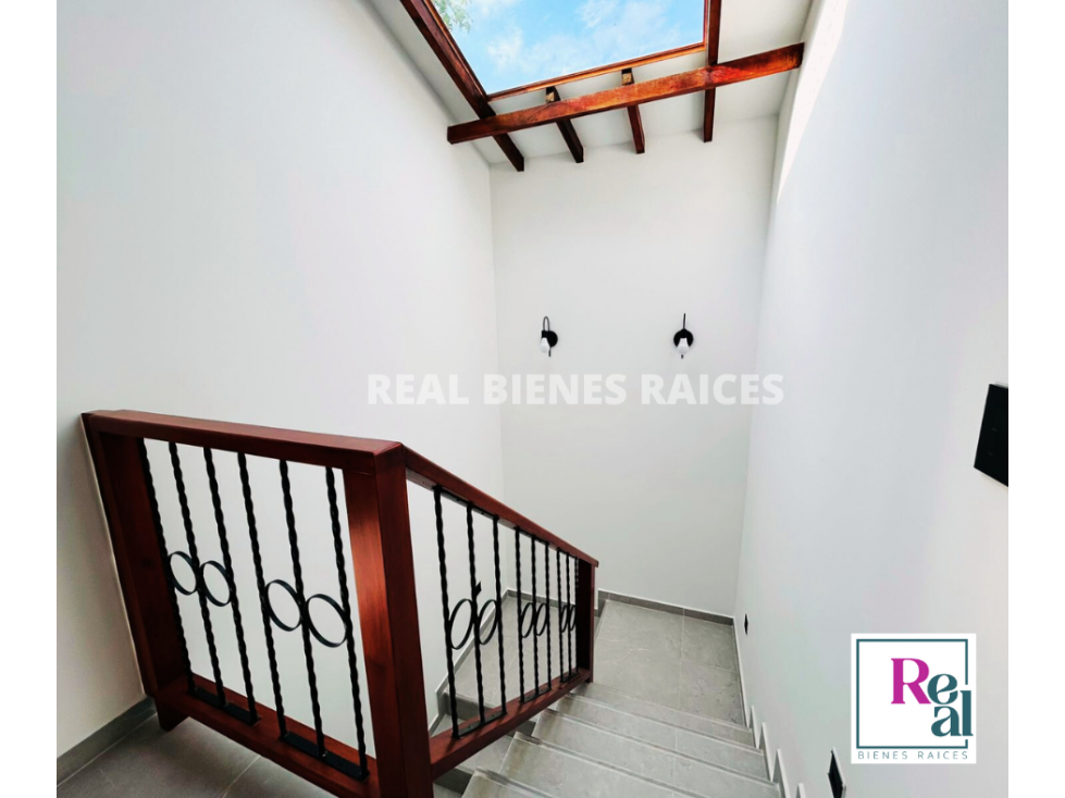 Amplia casa en unidad cerrada, excelente ubicación y distribución — foto 5