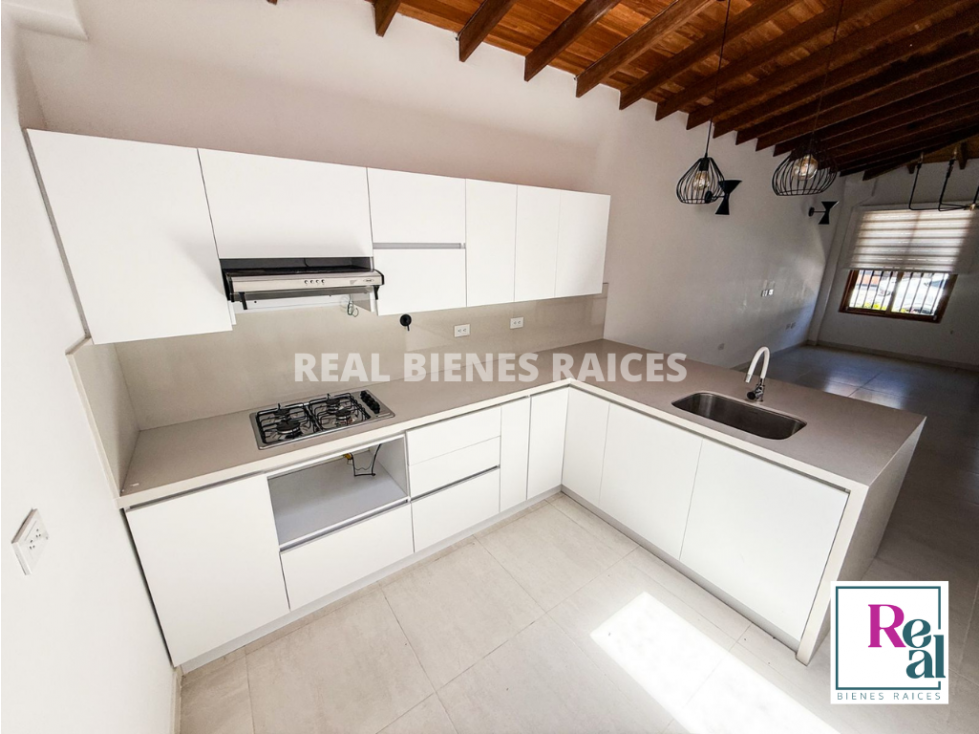 Casa de primer nivel en unidad abierta, ubicada cerca al Tambo