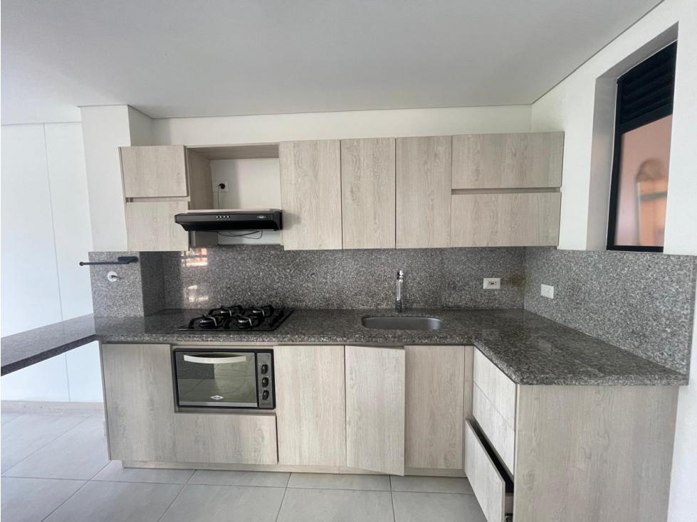 HERMOSA CASA EN ARRIENDO CERCA AL VIVA — foto 2