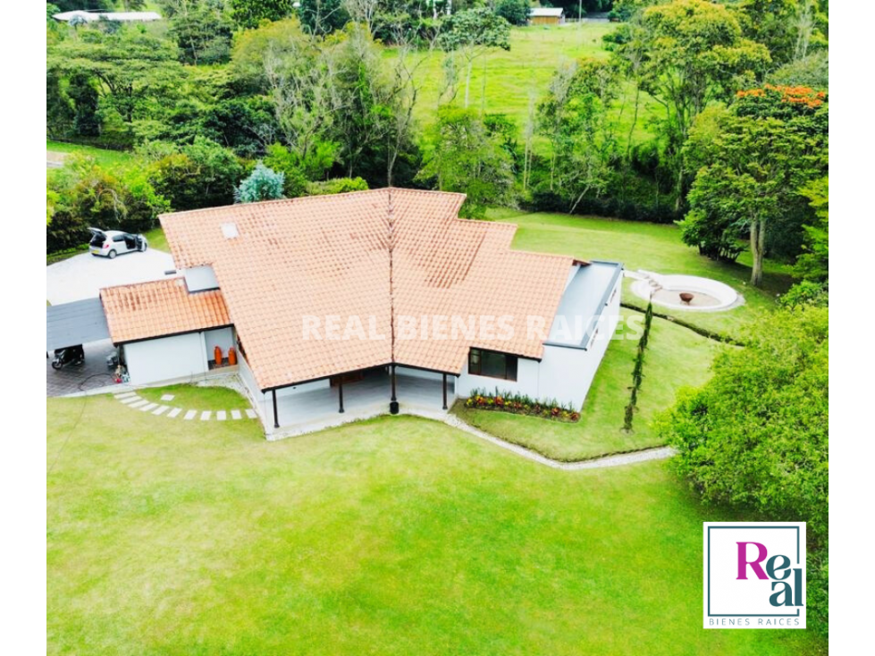 HERMOSA FINCA EN UN LOTE DE 6.060 M2 PLANOS — foto 2