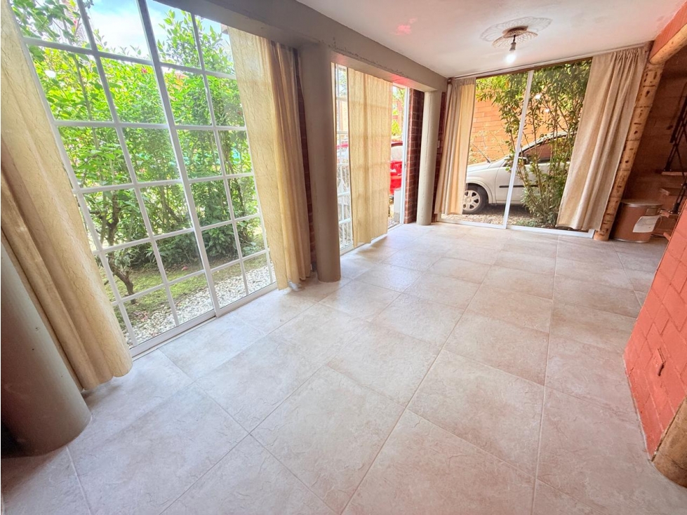 CASA EN ARRIENDO CON AMPLIOS ESPACIOS Y EXCELENTE ZONA VERDE — foto 3